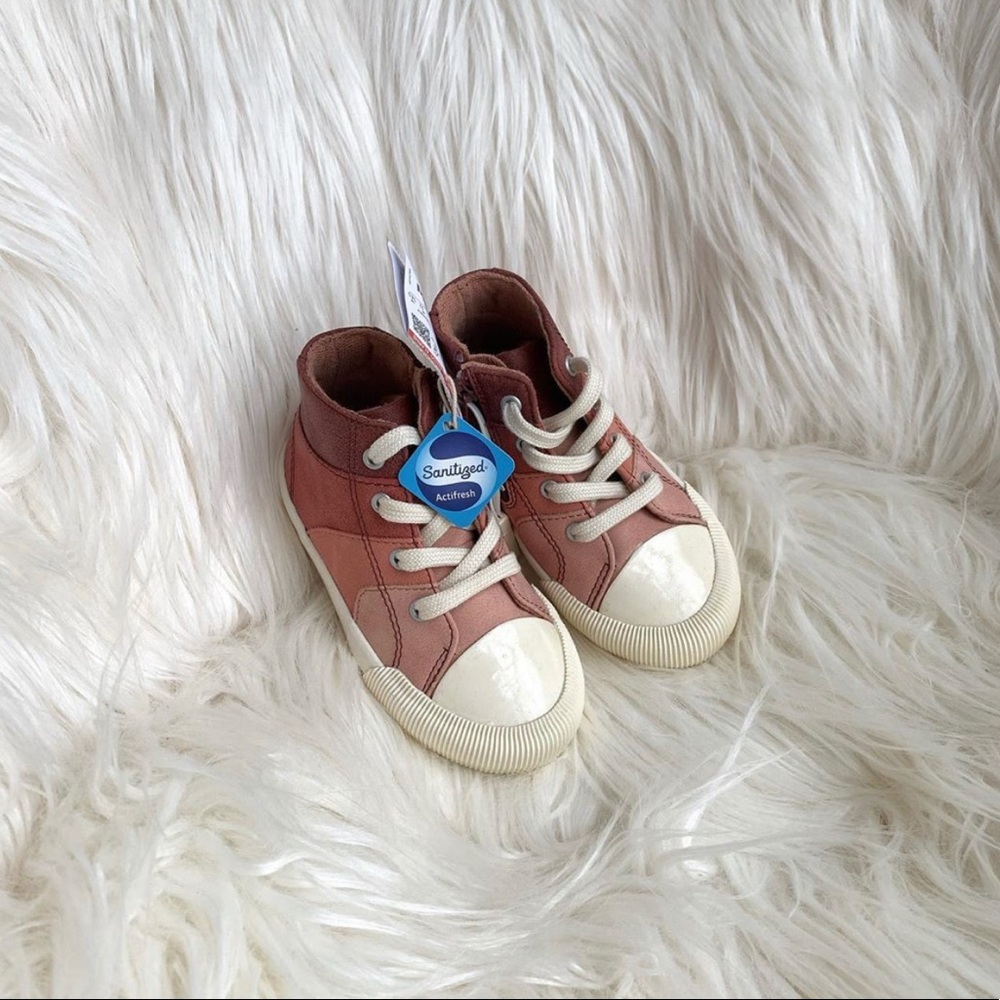 Zara Sneakers Unisex sz 24